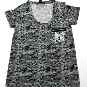 ♥️4 for $20      Scoop neck Rebecca Bonbon Tshirt